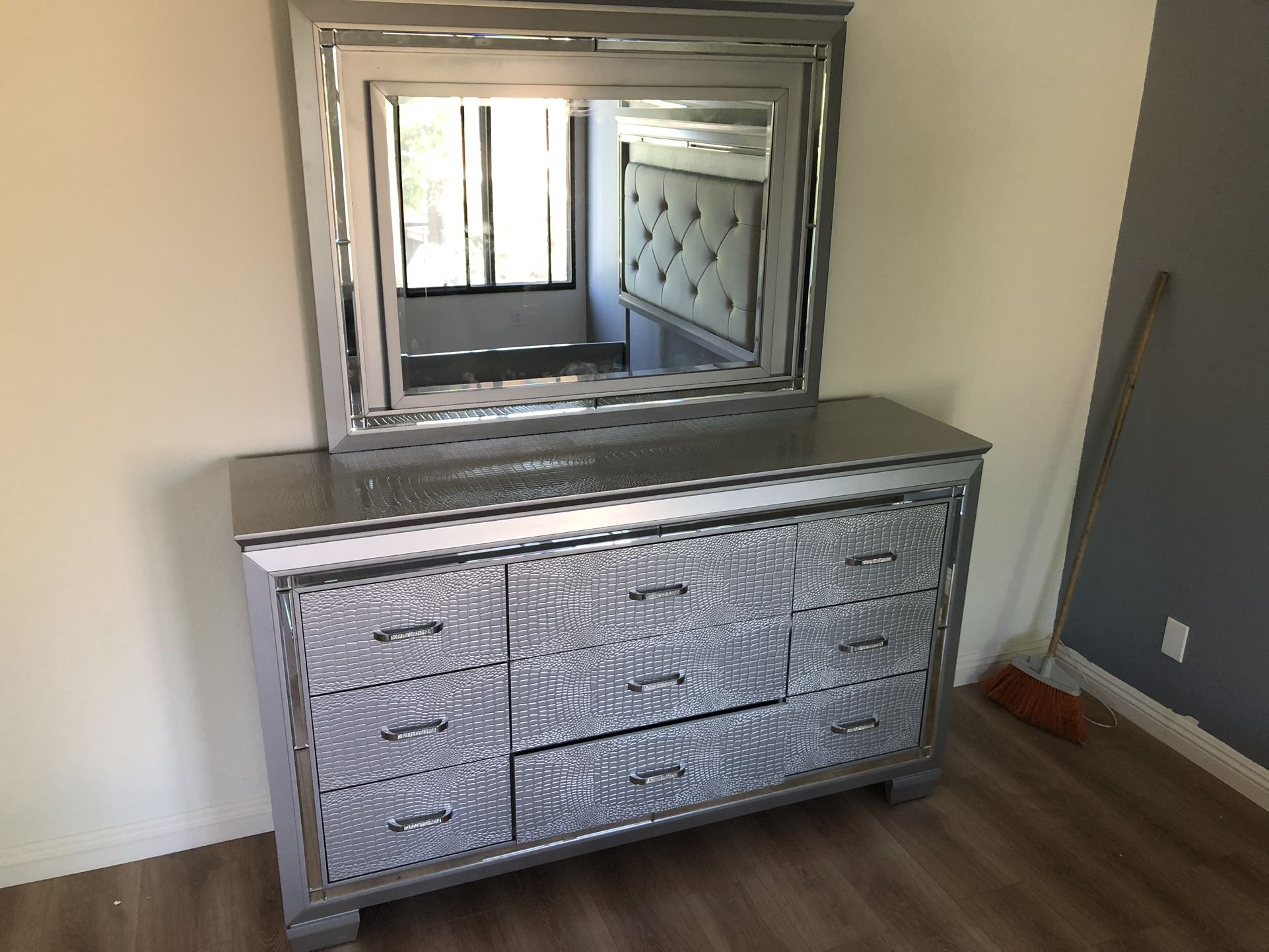 New Dresser W LED Lights.  Silver Or Black.  Crocodile Texture.  66x17x39H.  Free Delivery!