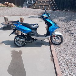 YUNMING Scooter Like New, 50cc