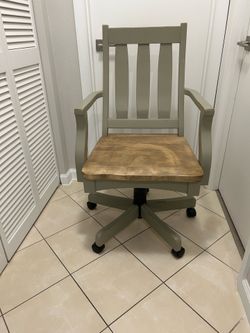 Desk/Bankers Chair