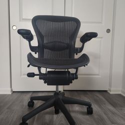 Like New - Herman Miller Arron Size B Fully Loaded