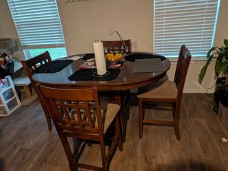 Bar height table w/4 chairs