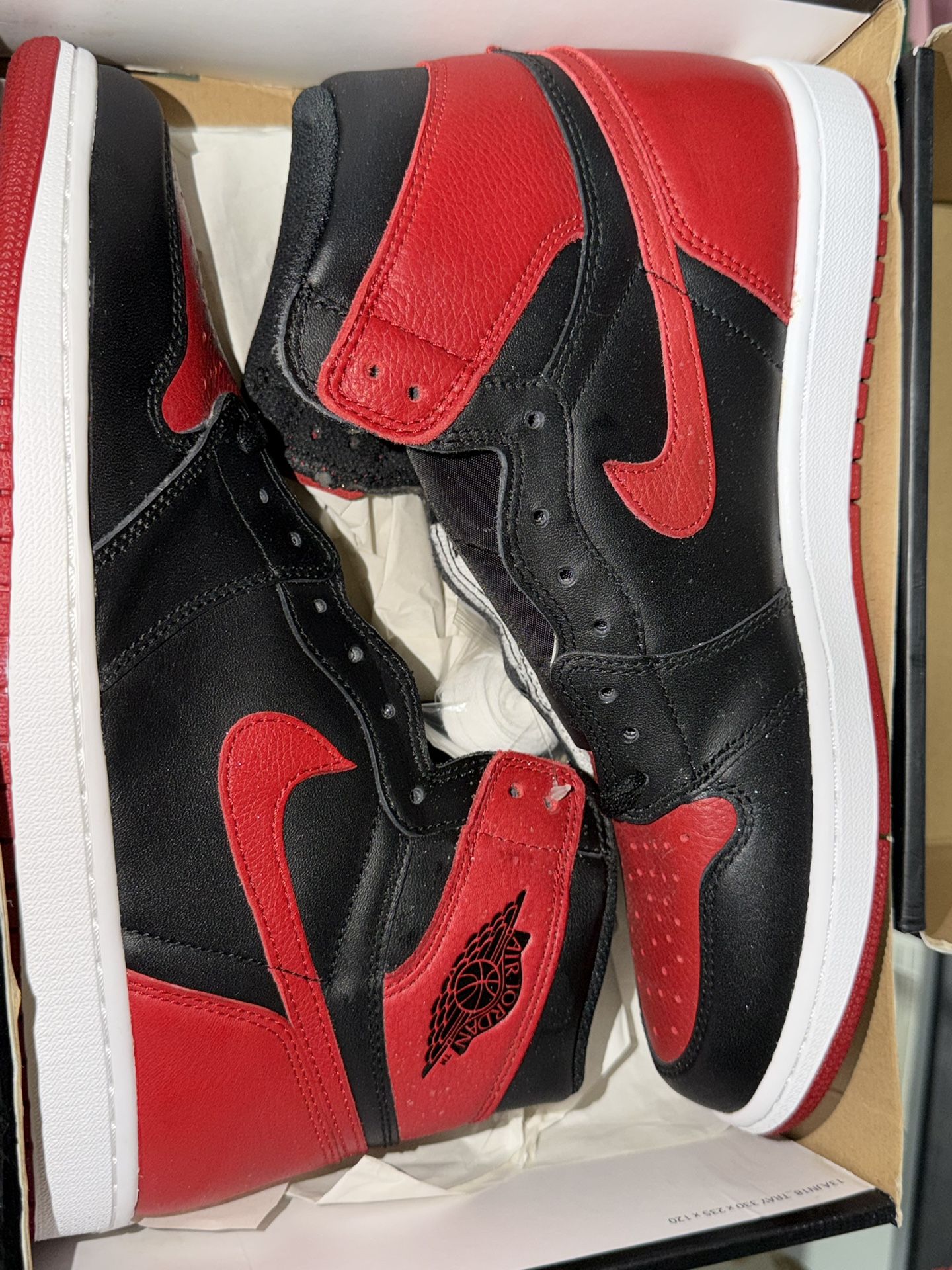 Nike Air Jordan 1 Retro High OG 'Banned' 2016