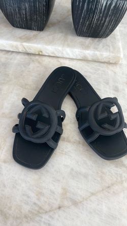 Gucci sliders size 8