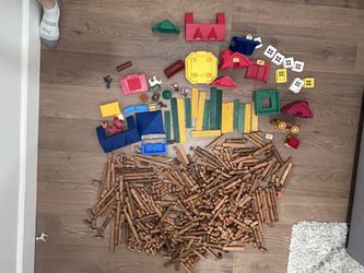 LARGE Lot Of Vintage Lincoln Logs