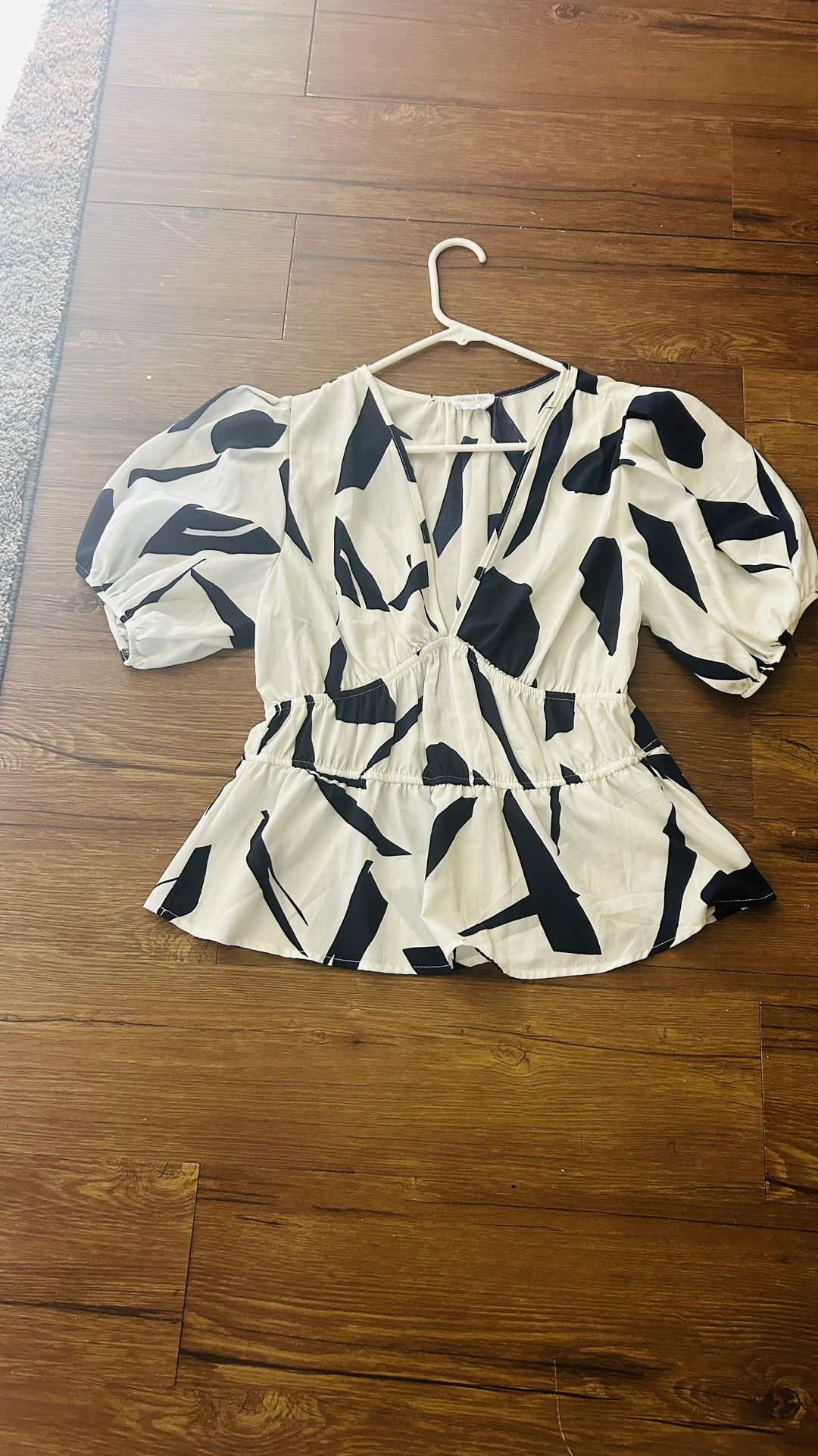 White & Navy Blue Print Puff Sleeve Top