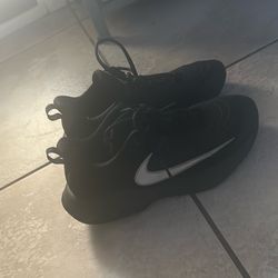 Selling size 5 black Nike stripes