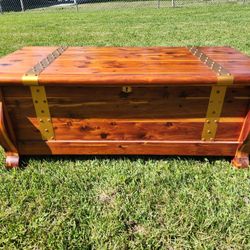 Beautiful Vintage Cedar Chest