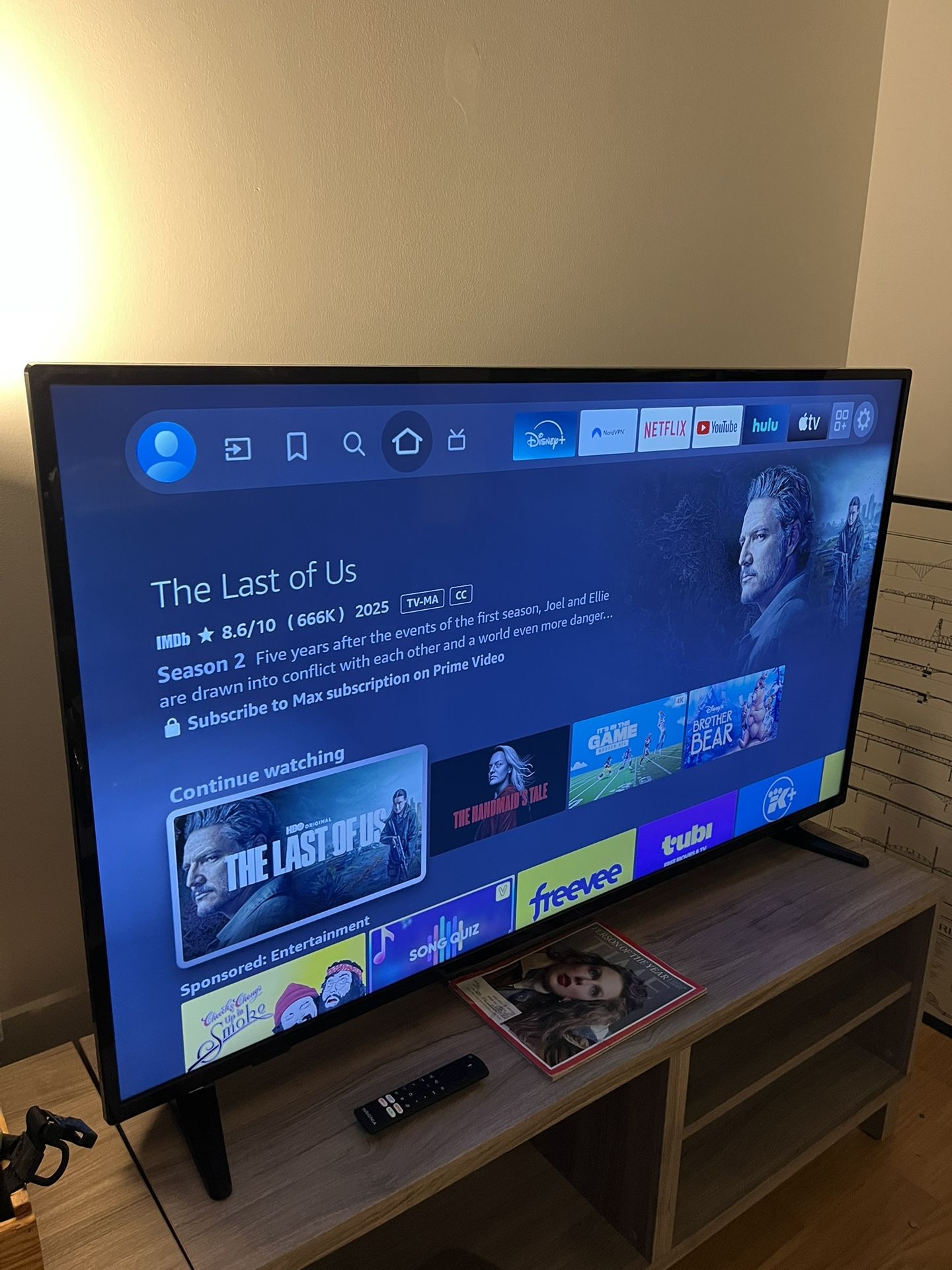 Insignia Fire TV 55 inch (incl. Legs and Remote)