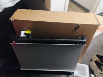 Automotive Radiator with Overflow Reservoir