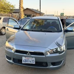 Vendo mi mitsubishi por motivos xq me agarre uno nuevo y no lo uso, motor y transmisión al 100 ojo ocupa cambio de amortiguadores