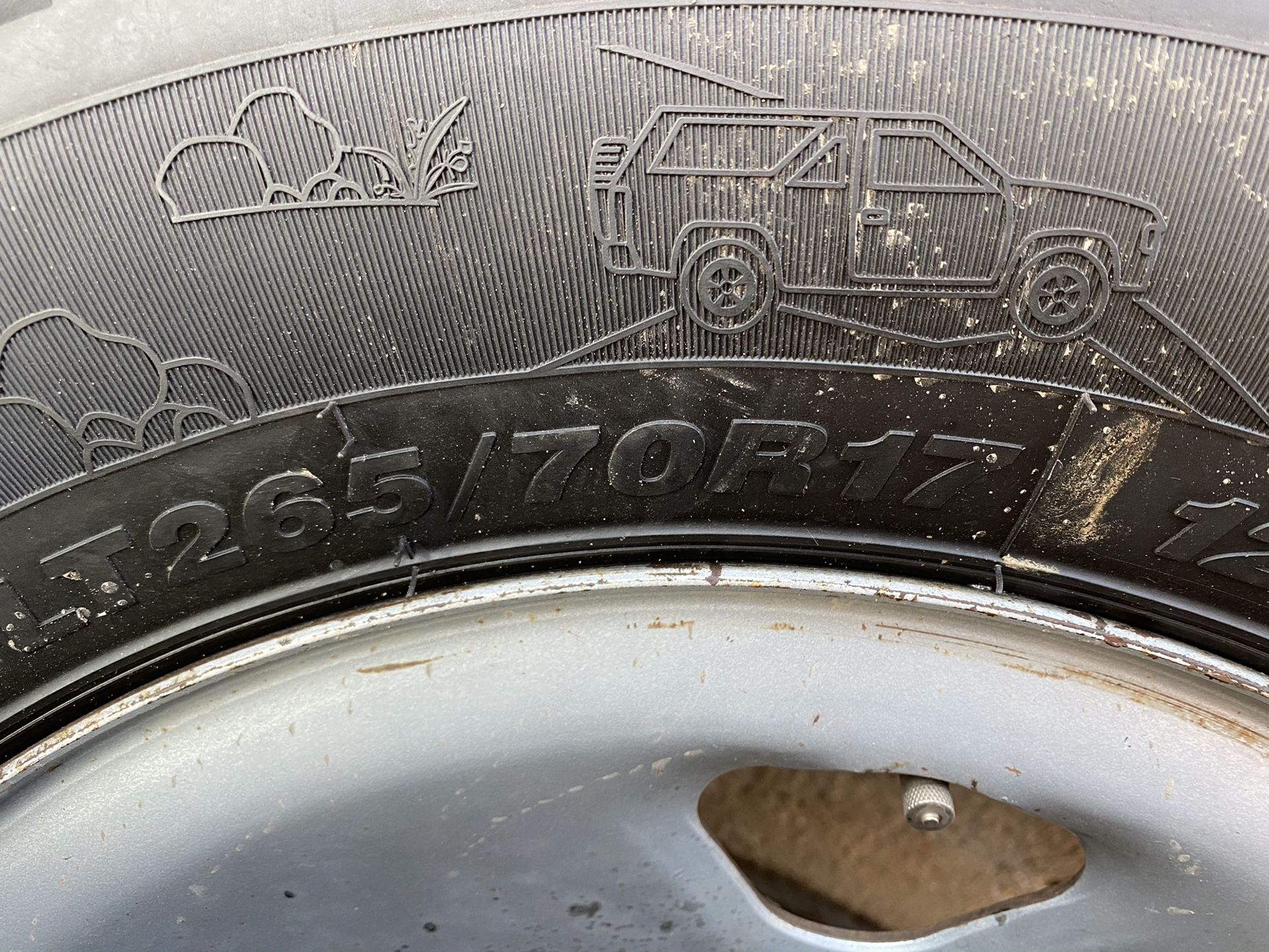 Ford F-250 f350 265/70/17 8 lugs