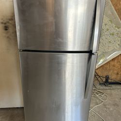 REFRIGERATOR 