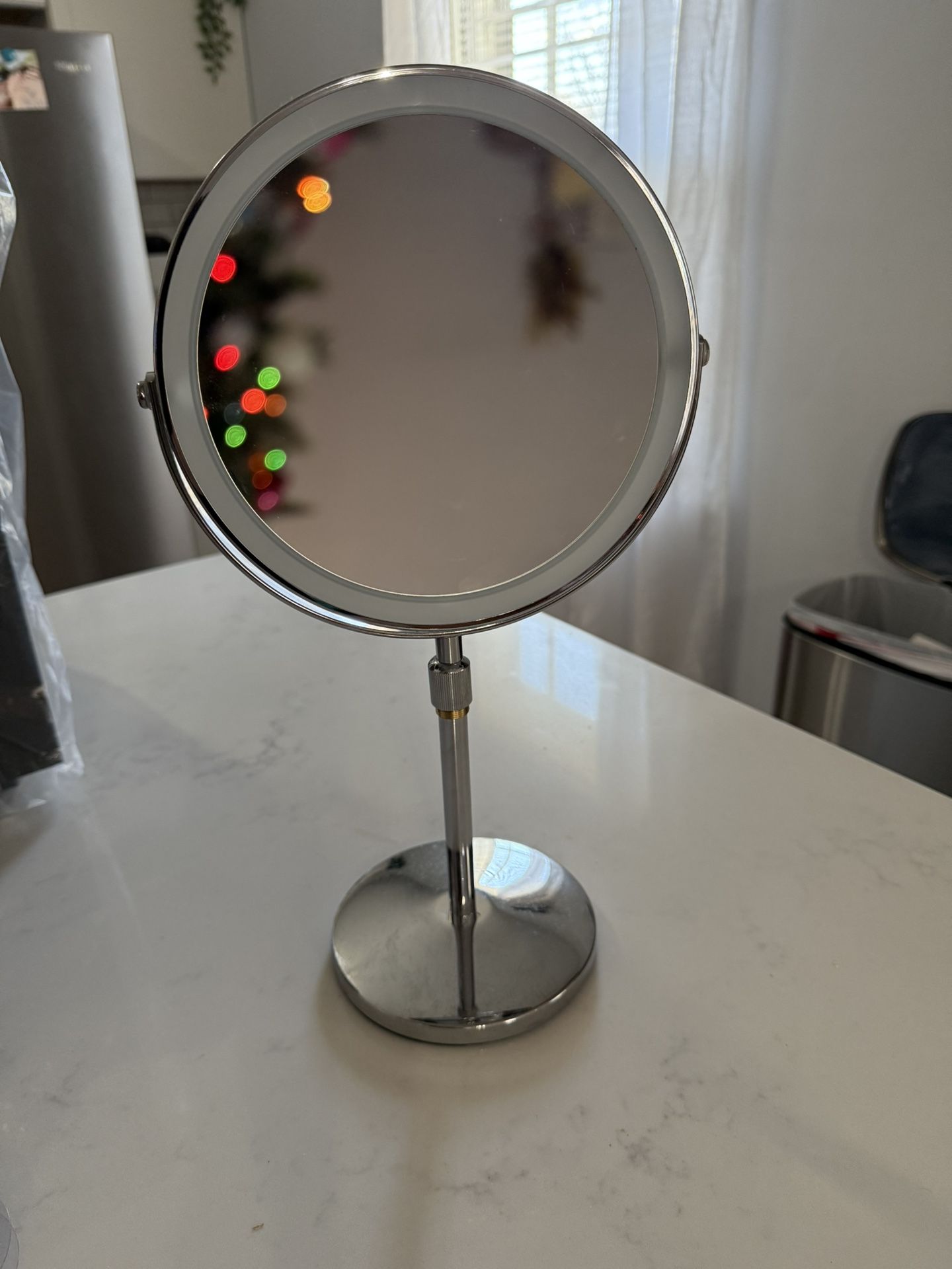 2 sided vanity magnifying, adjustable light mirror