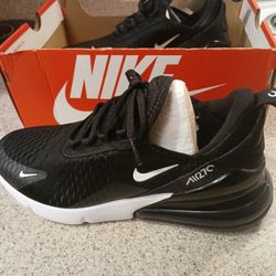 NIKE women's tennis shoes  