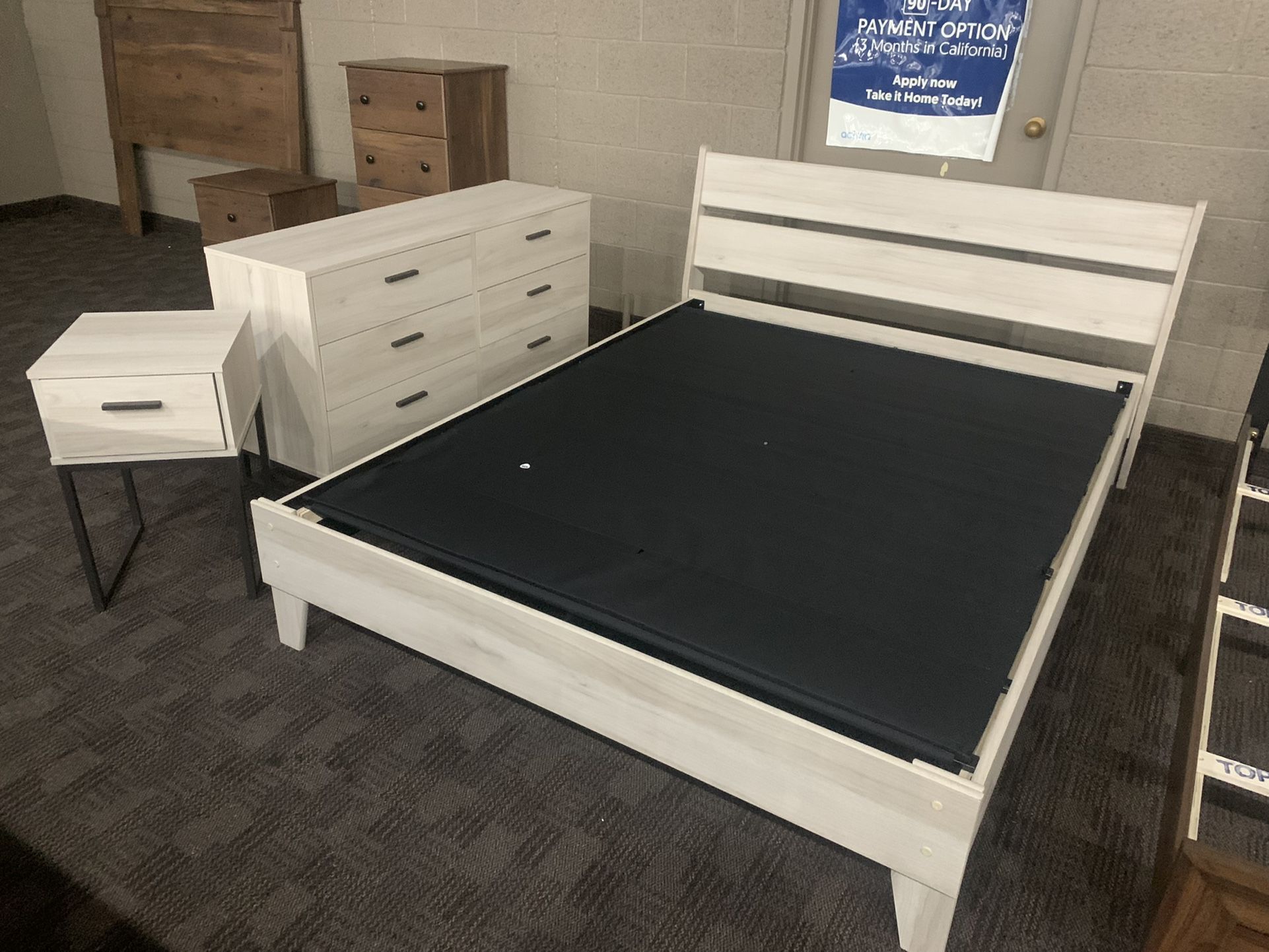 White Cream Queen Bedroom Set