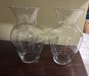 Set of 2 vase $15 takes both