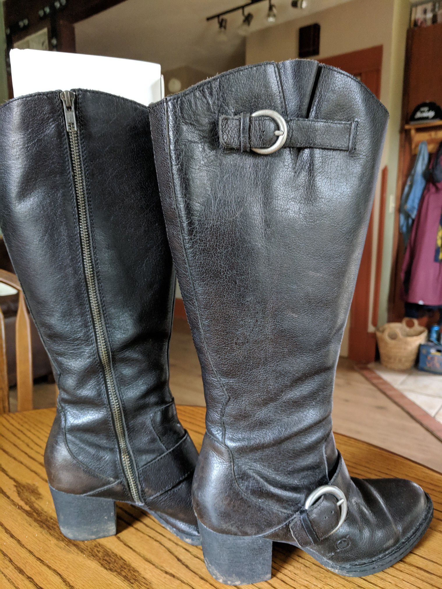 Women's Leather Boots. Born Shaylee (D08803) Size 38 European (7.5 - 8 US W)