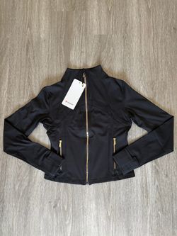 WOMENS BLACK JACKET AND SHORTS SPORTS SET