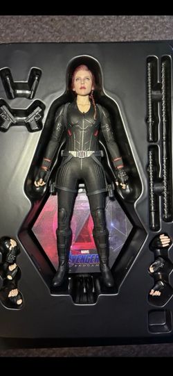 Hot toys black widow $180