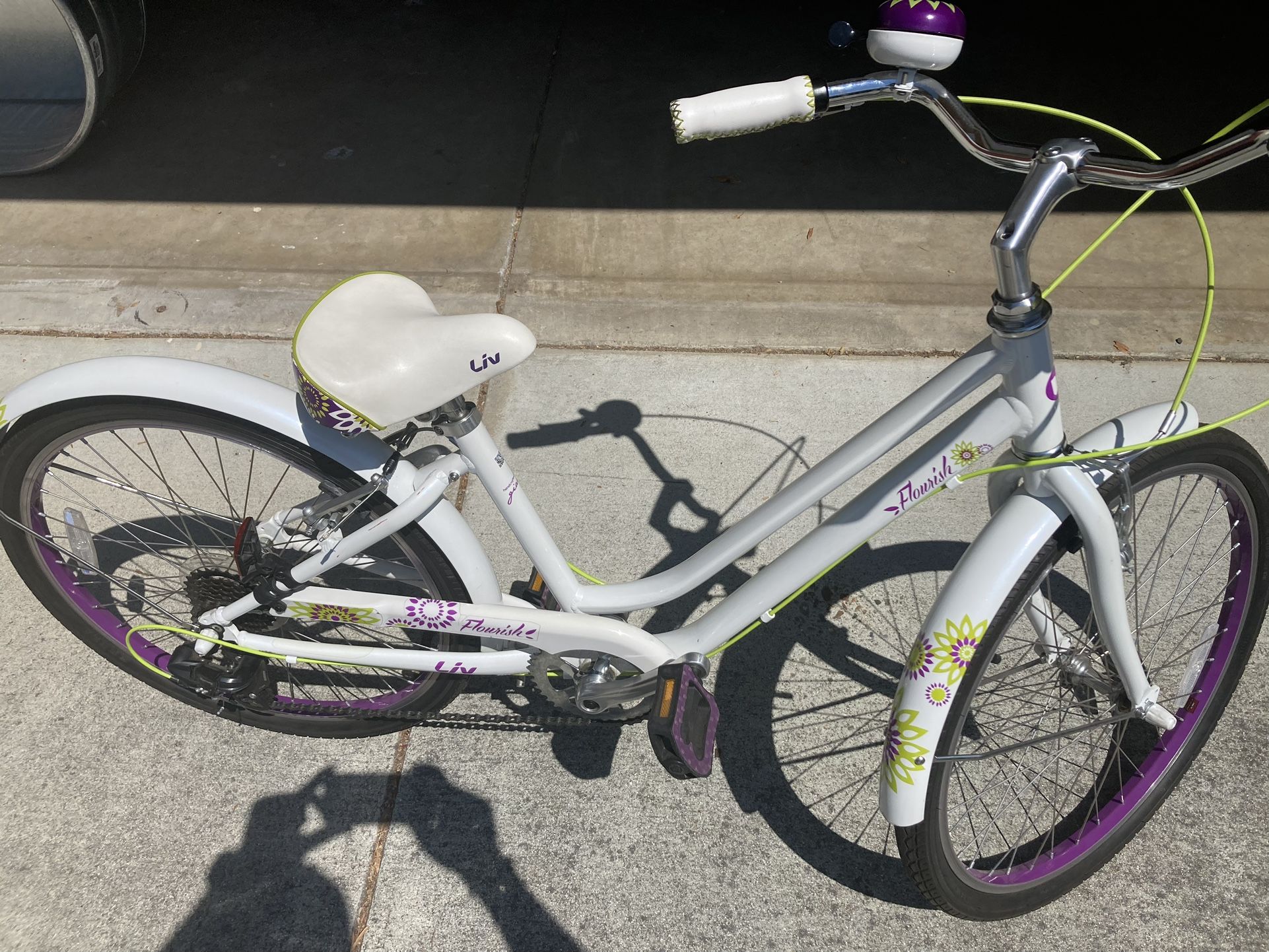 Bike Purple & white Liv Flourish 24’ 7 speed
