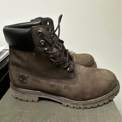 Chocolate men’s timbs size 8.5