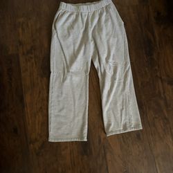 grey baggy sweats