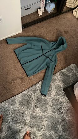 men’s size medium nike tech( turquoise color)