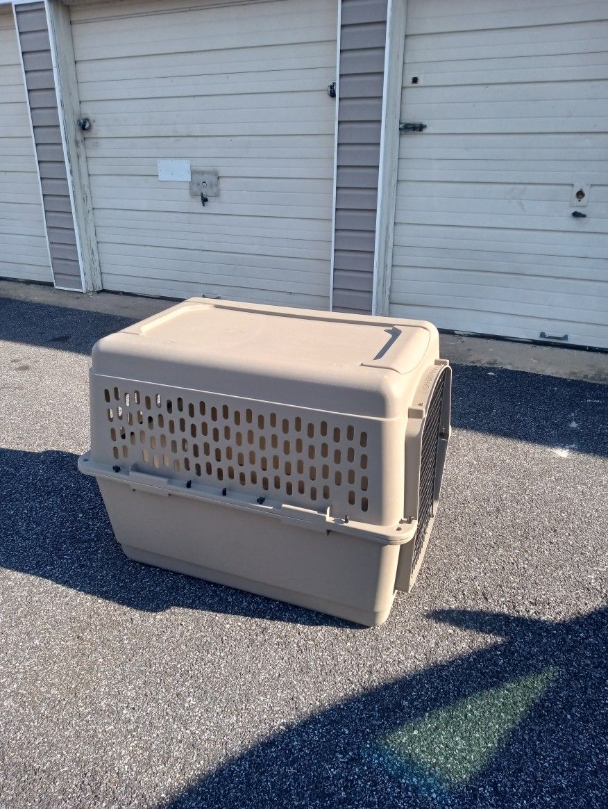 XLG DOG KENNEL 40 X 30 X 24 INCH 