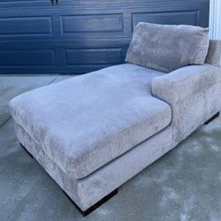 Super Comfortable Modern Lounge 