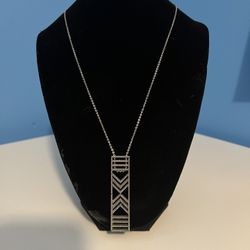 Express Silver Necklace with Patterned Pendant 