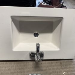 Bathroom single sink with faucet! Great condition!