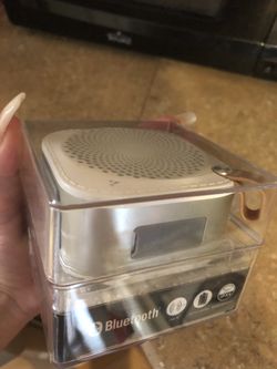 New Bluetooth water Proof speaker paid 50.00 asking 25$ Firm