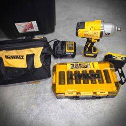 Dewalt impact wrench and 7pc socket set