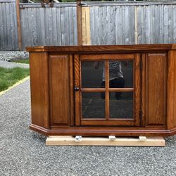 FREE    FREE FREE Corner TV Table