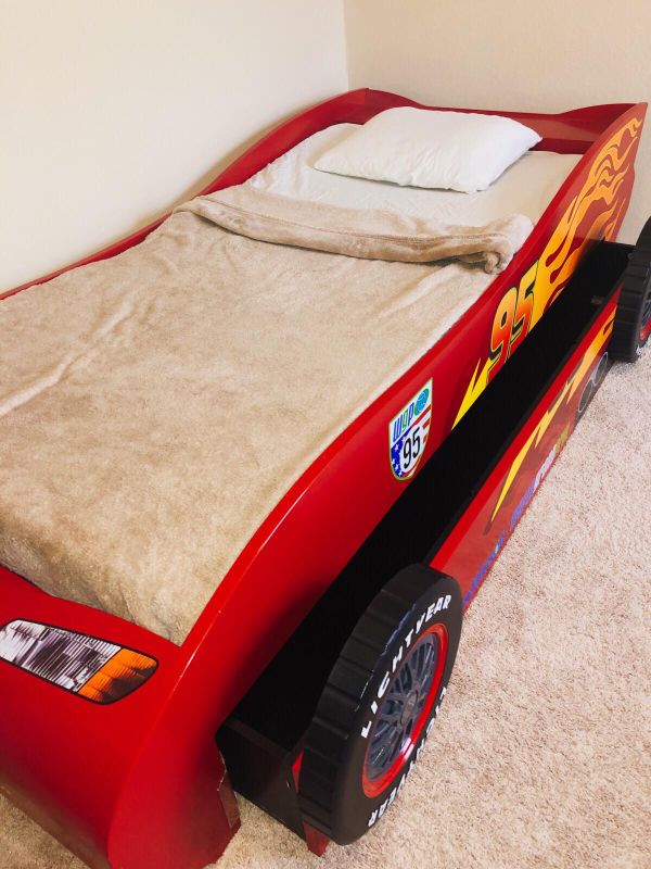 Lightning McQueen Trundle twin bed / kids for Sale in Katy, TX OfferUp