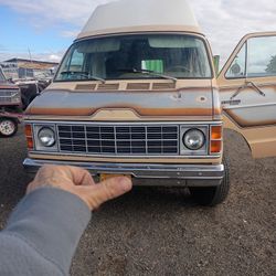 Relic 1979 Camper Van Dodge 300 Vintage 