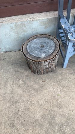 2 trunk tree decor