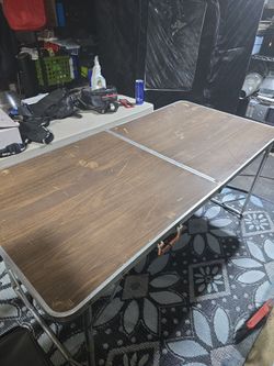 Folding camping table