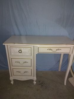Lea French Provincial Desk with Hutch $850