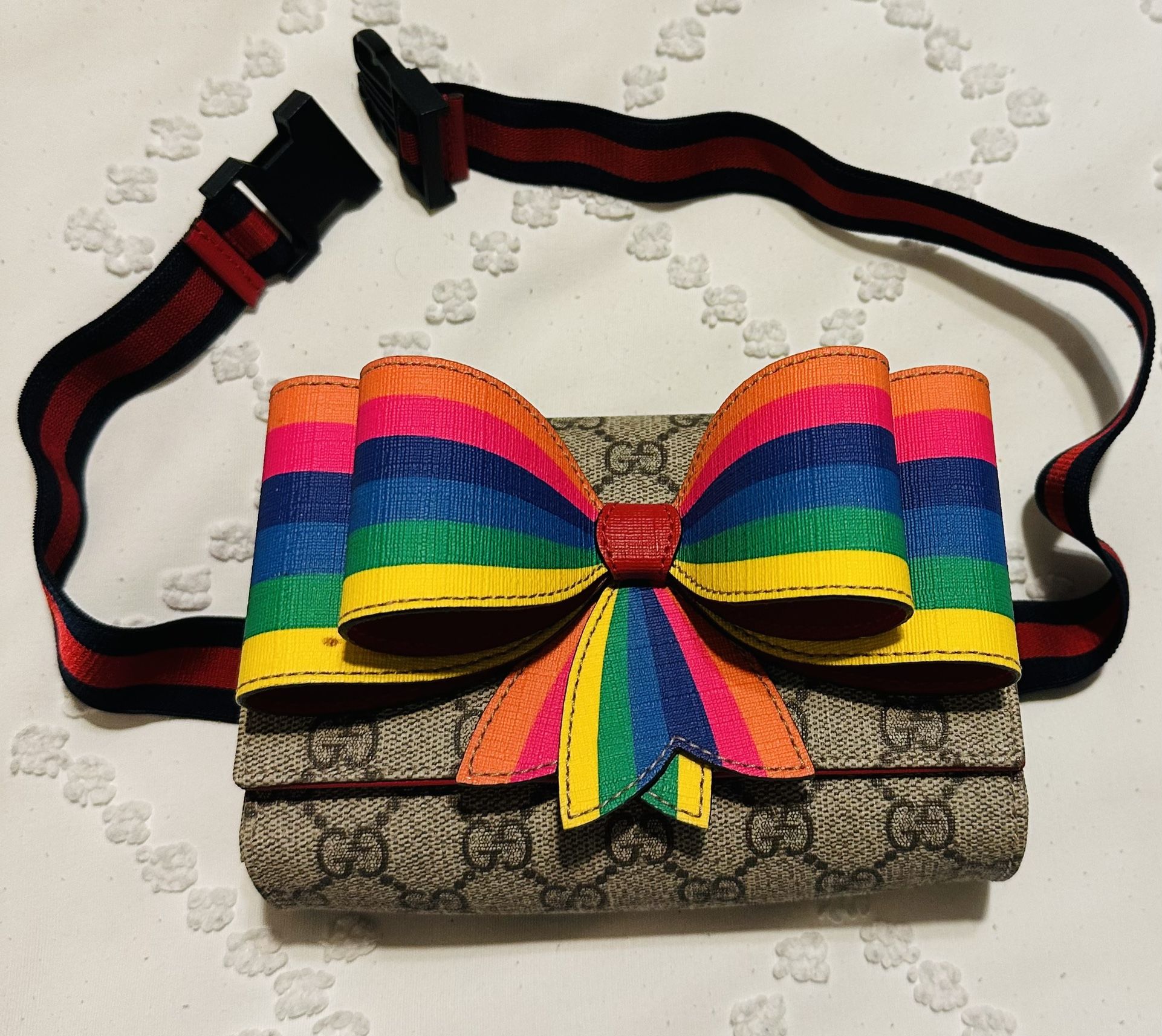 Authentic Gucci GG supreme Rainbow Bow Belt Bag