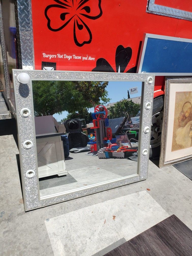 Vanity mirror 
