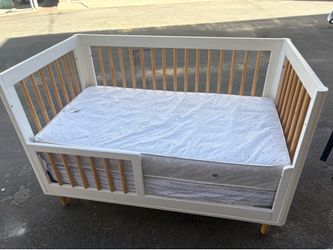 Toddler bed/crib