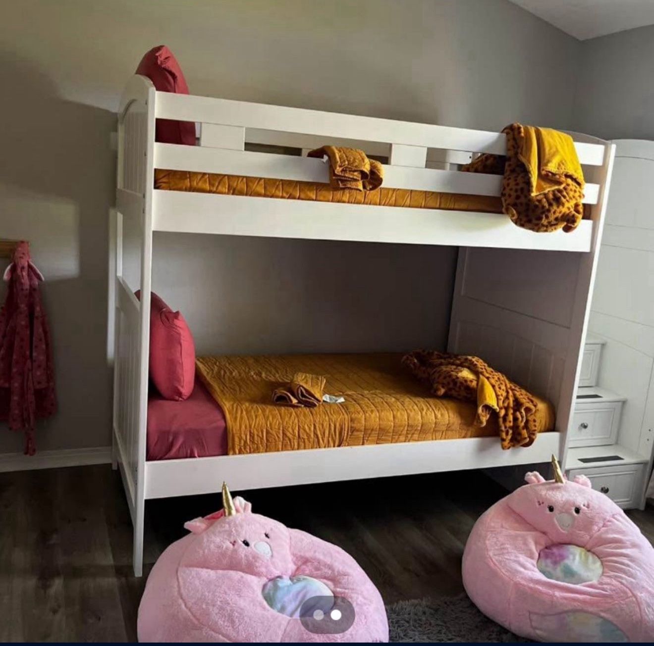 Twin Bunk Beds 