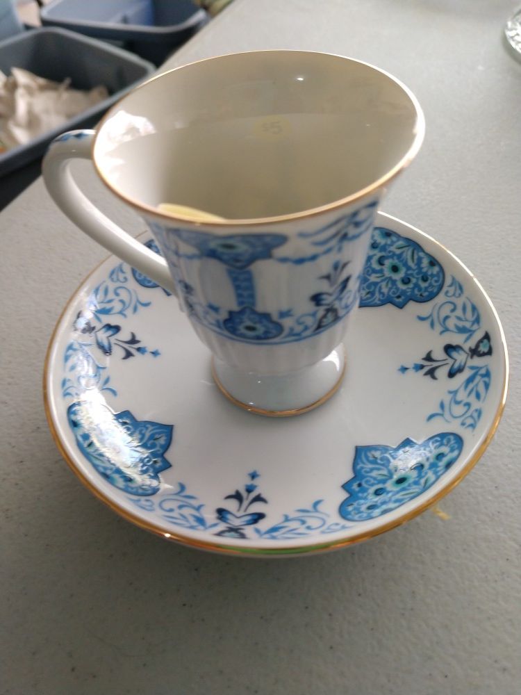 Avon teacup/saucer
