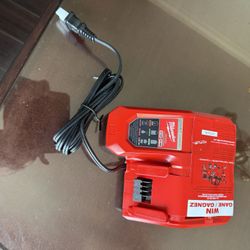Milwaukee M12 And M18 Combo Rapid Charger 