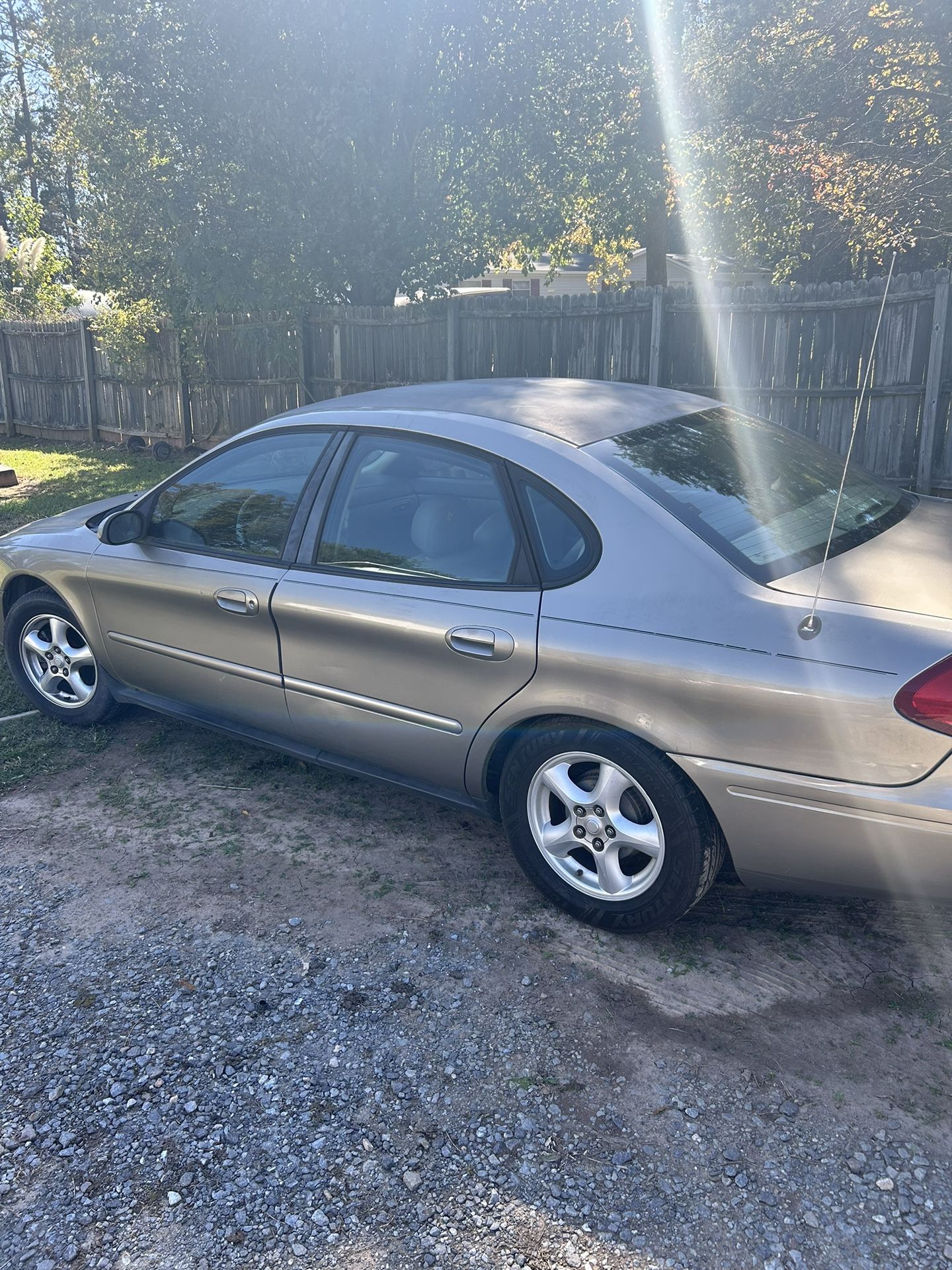 2004 Ford Taurus