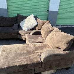 Large Curved Sectional Sofa with Chaise – Super Comfortable!