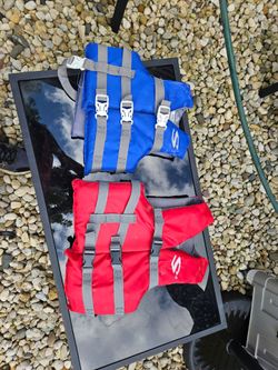 2 life jackets