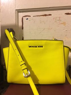 Michael kors crossbody purse
