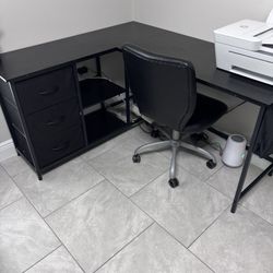 Desk With Chair 